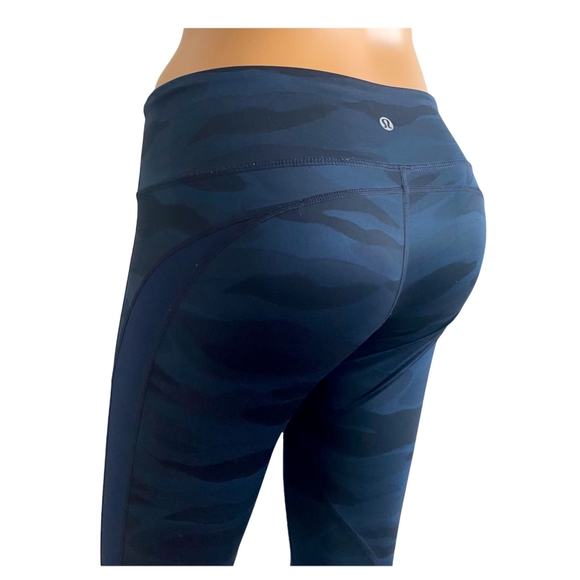 Lululemon Blue Camo Leggings Size 6 - Picture 4 of 13